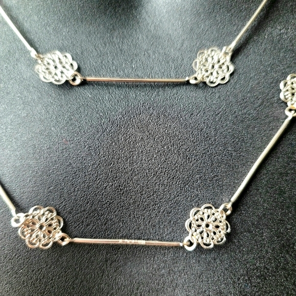 Fashion Silver Color Floral Disc and Long Bar Chain Necklace 19" - Picture 2 of 8
